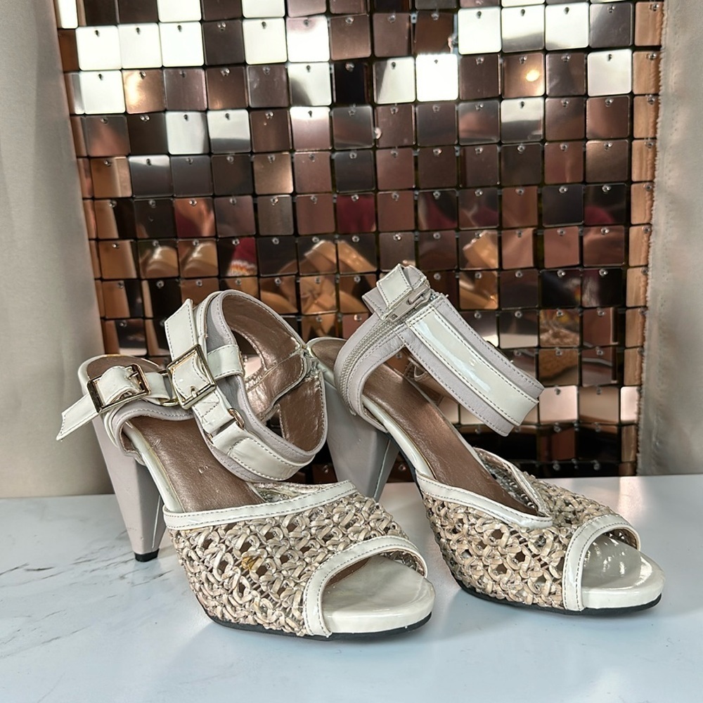 Mark. Woven Cream, Offwhite Neutral Faux Leather Heel with Strap Size 7